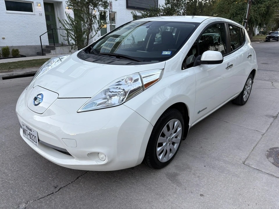 2017 Nissan Leaf - Image 4 of 21