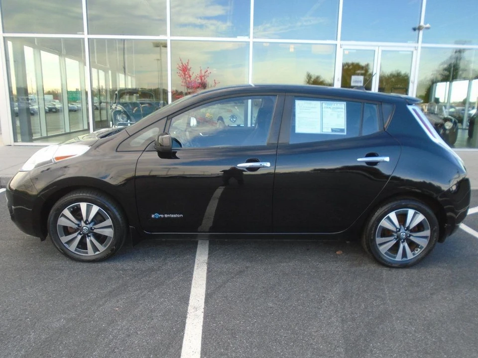 2017 Nissan Leaf - Image 7 of 12