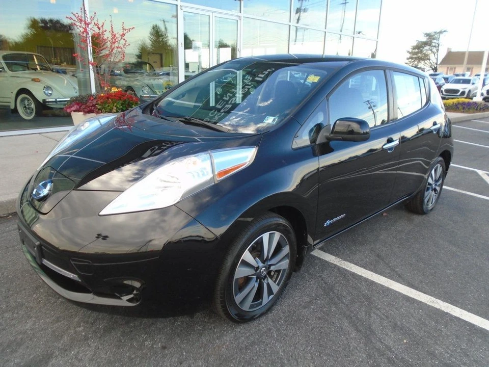 2017 Nissan Leaf - Image 8 of 12