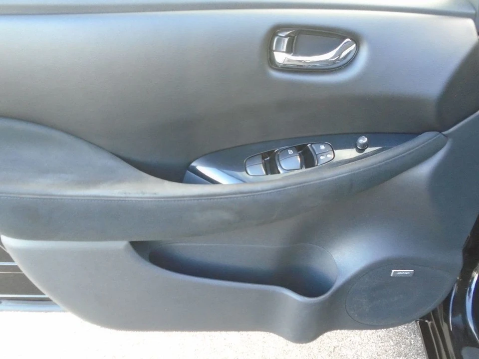 2017 Nissan Leaf - Image 10 of 12
