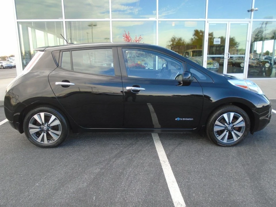 2017 Nissan Leaf - Image 3 of 12
