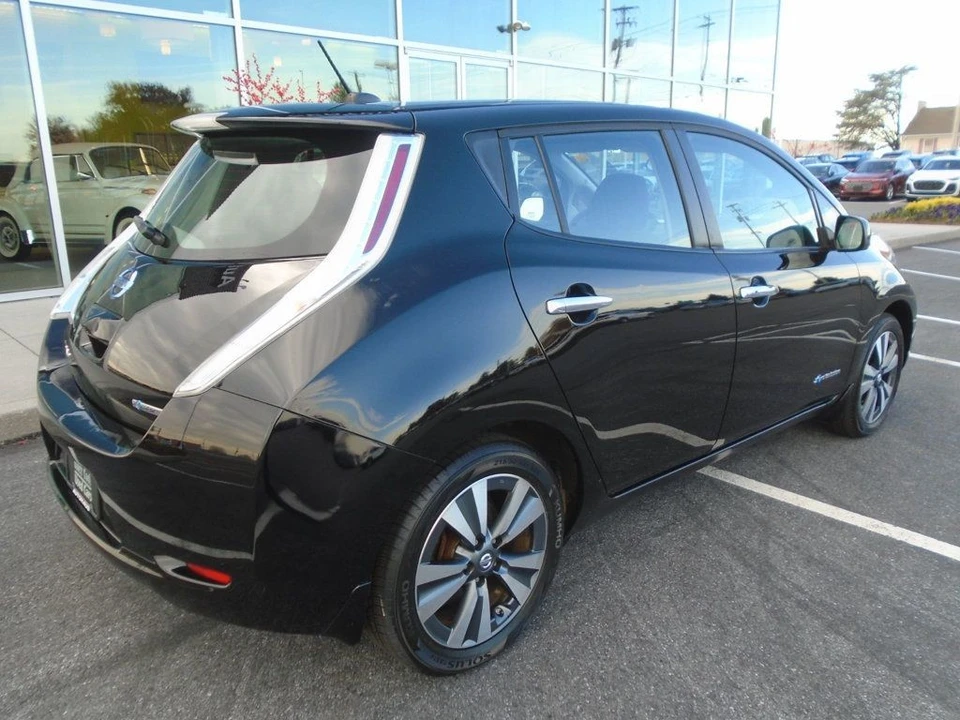2017 Nissan Leaf - Image 4 of 12