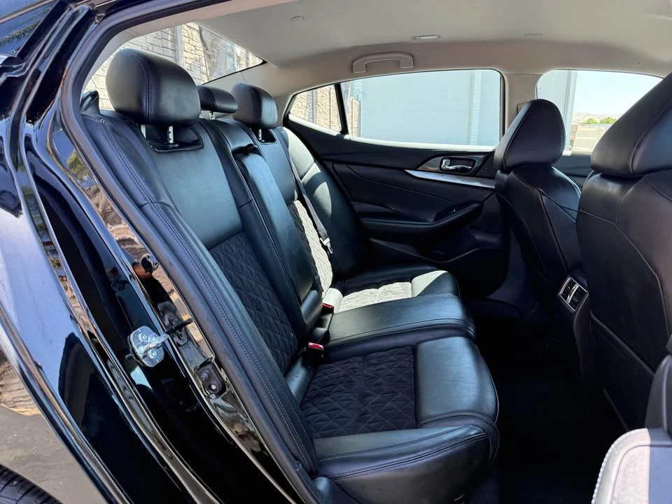 2017 Nissan Maxima 8th Gen - Image 9 of 11