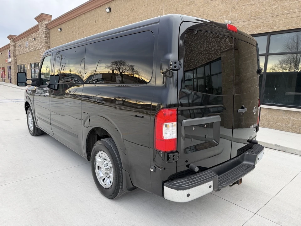 2017 Nissan NV3500 - Image 8 of 21