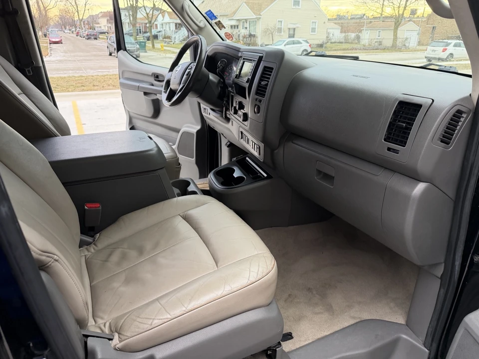 2017 Nissan NV3500 - Image 10 of 21
