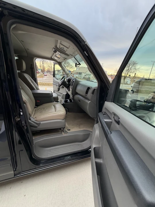 2017 Nissan NV3500 - Image 9 of 21