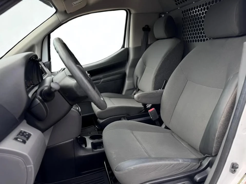 2017 Nissan NV - Image 18 of 20