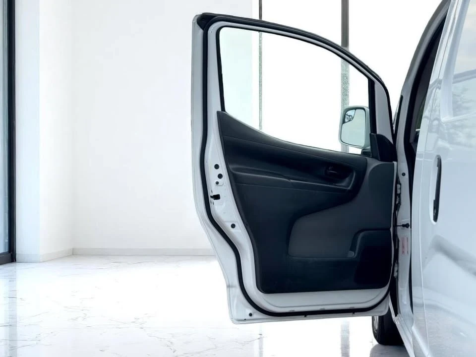 2017 Nissan NV - Image 16 of 20