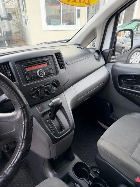 2017 Nissan NV - Image 8 of 9