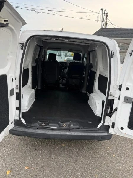 2017 Nissan NV - Image 5 of 9