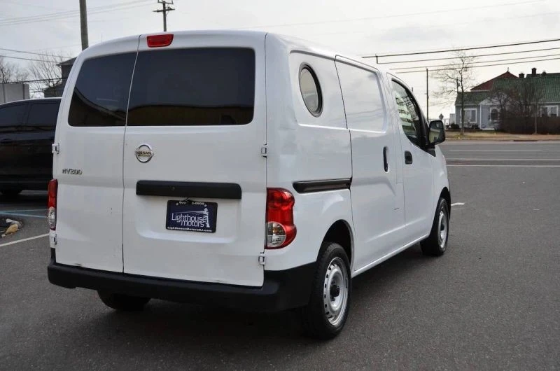 2017 Nissan NV - Image 10 of 12