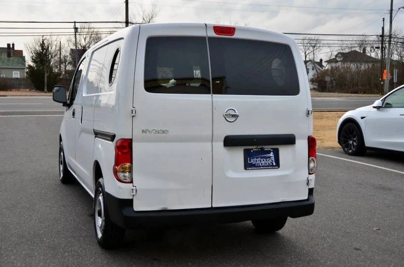 2017 Nissan NV - Image 8 of 12
