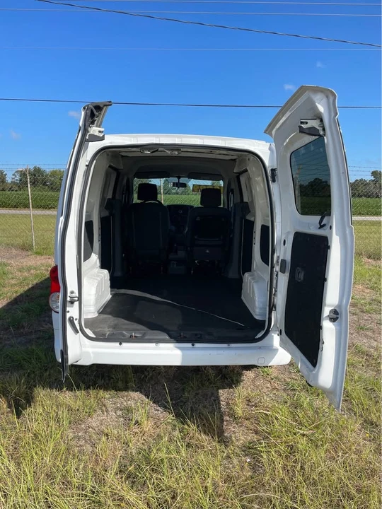 2017 Nissan NV - Image 15 of 17