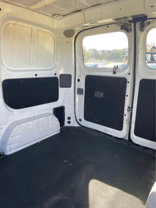 2017 Nissan NV - Image 14 of 17