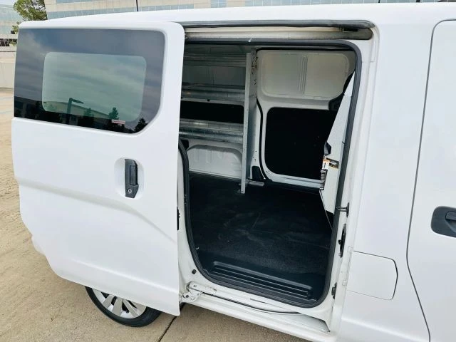 2017 Nissan NV - Image 20 of 21