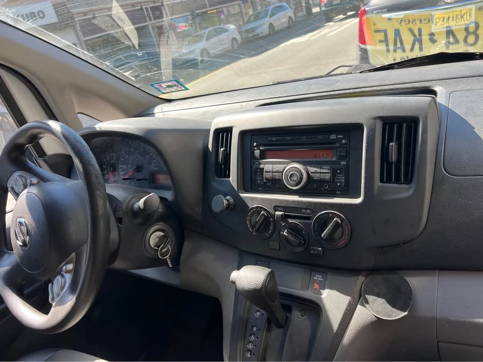 2017 Nissan NV - Image 5 of 10