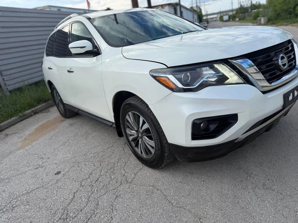 2017 Nissan Pathfinder 4th Gen - Image 2 of 10