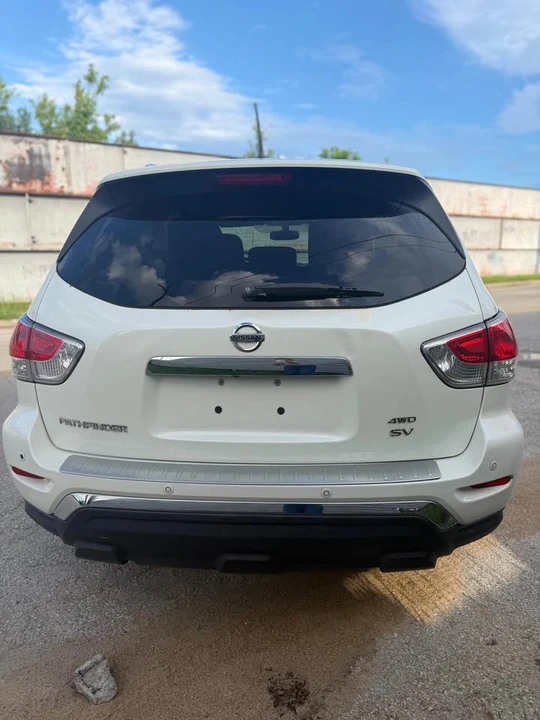2017 Nissan Pathfinder 4th Gen - Image 5 of 10