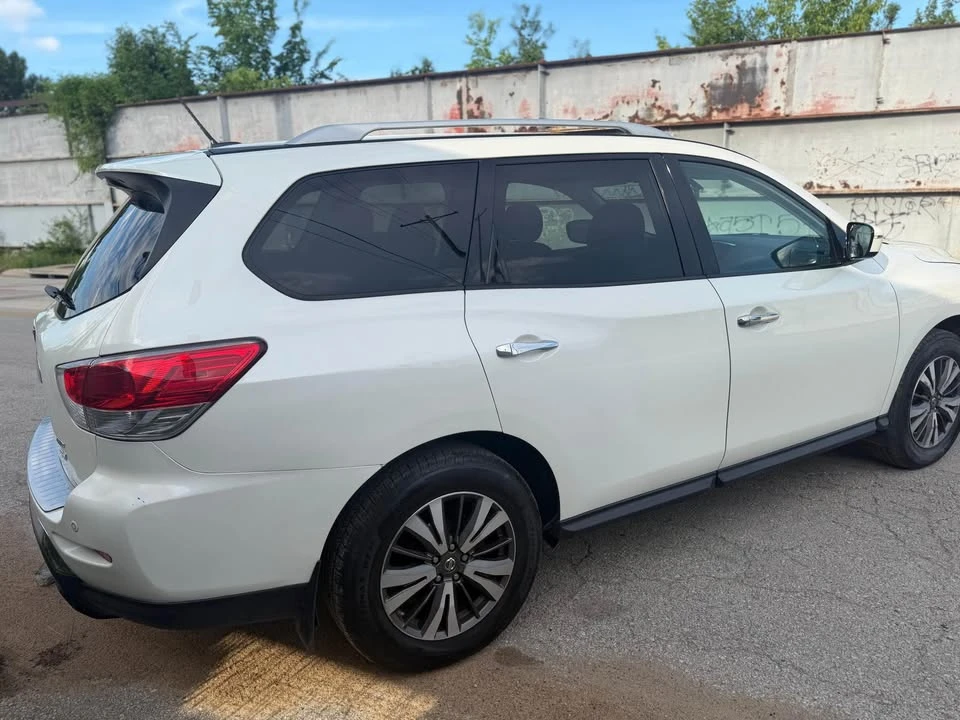2017 Nissan Pathfinder 4th Gen - Image 4 of 10