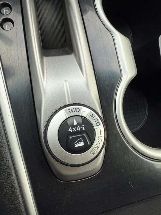2017 Nissan Pathfinder 4th Gen - Image 12 of 18