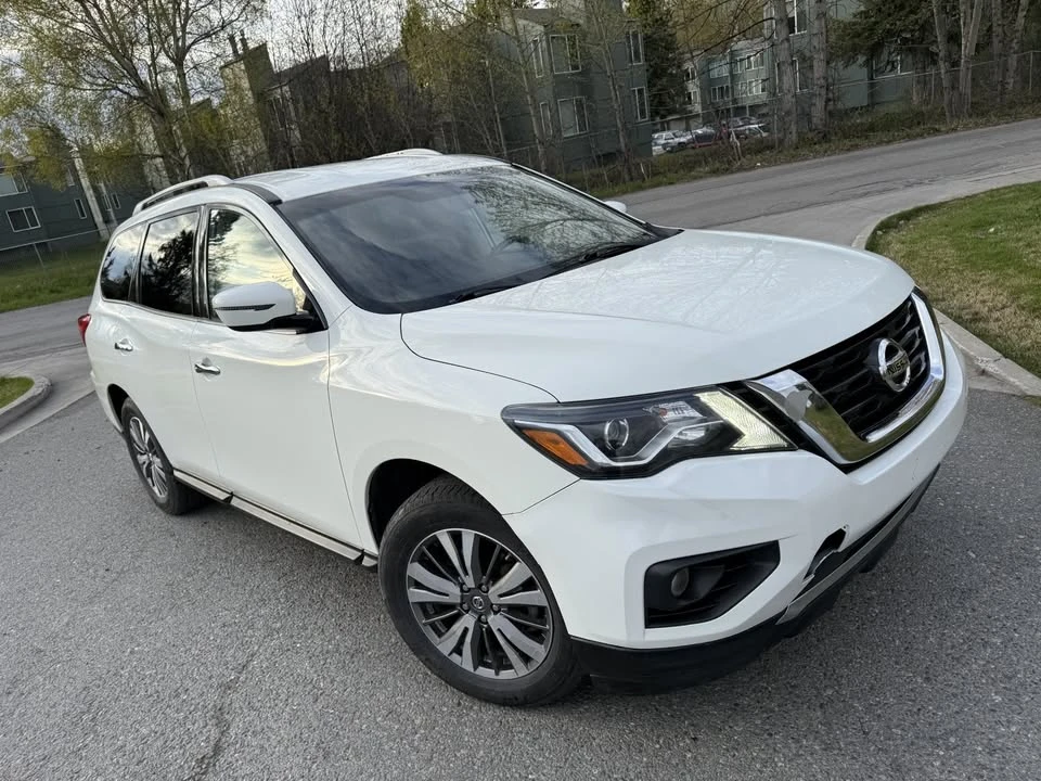2017 Nissan Pathfinder 4th Gen - Image 17 of 18