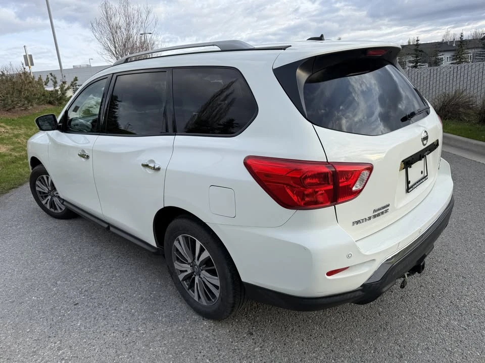 2017 Nissan Pathfinder 4th Gen - Image 16 of 18