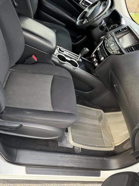 2017 Nissan Pathfinder 4th Gen - Image 5 of 18