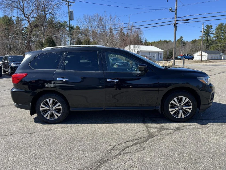 2017 Nissan Pathfinder 4th Gen - Image 2 of 12