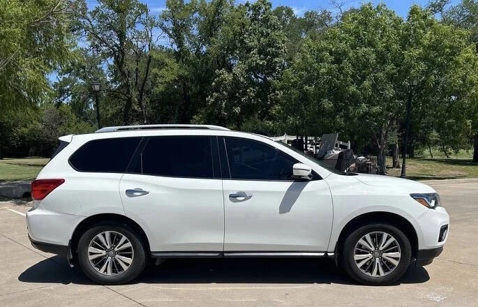 2017 Nissan Pathfinder 4th Gen - Image 3 of 15