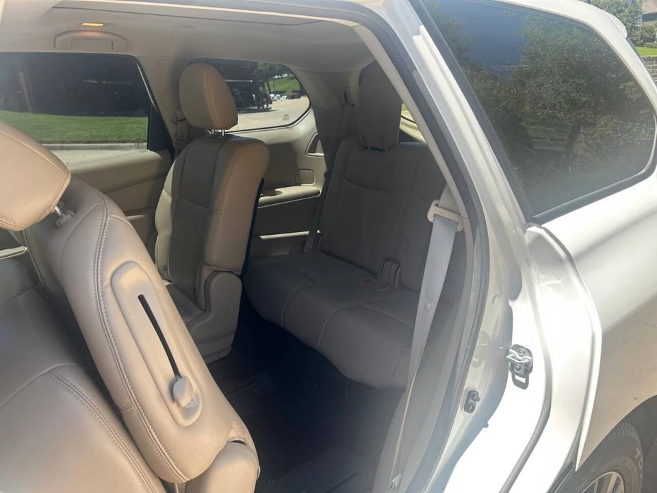 2017 Nissan Pathfinder 4th Gen - Image 9 of 15