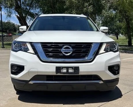 2017 Nissan Pathfinder 4th Gen - Image 2 of 15