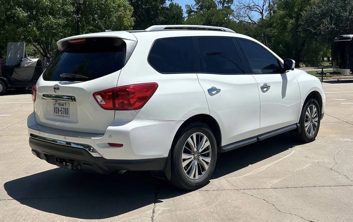 2017 Nissan Pathfinder 4th Gen - Image 4 of 15