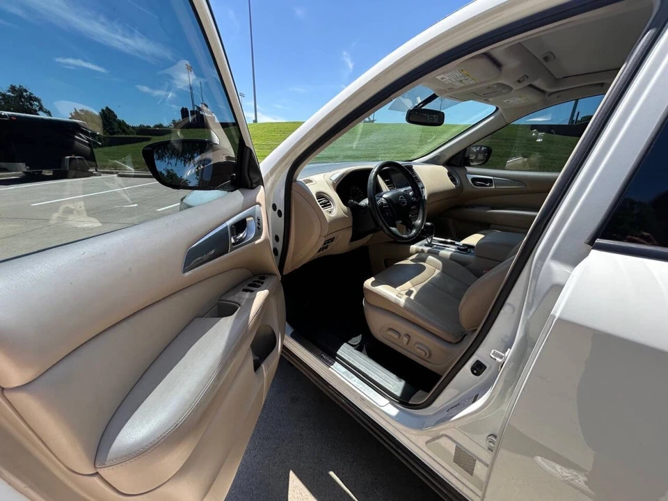 2017 Nissan Pathfinder 4th Gen - Image 11 of 15