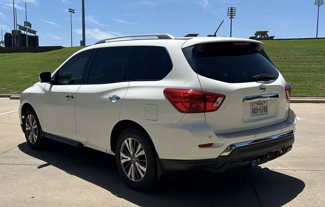 2017 Nissan Pathfinder 4th Gen - Image 14 of 15