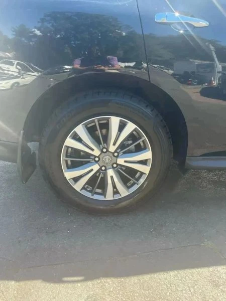 2017 Nissan Pathfinder 4th Gen - Image 10 of 12