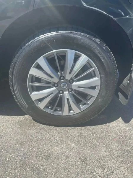 2017 Nissan Pathfinder 4th Gen - Image 9 of 12