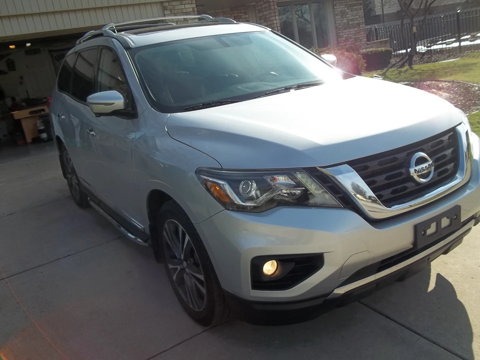 2017 Nissan Pathfinder 4th Gen - Image 2 of 21