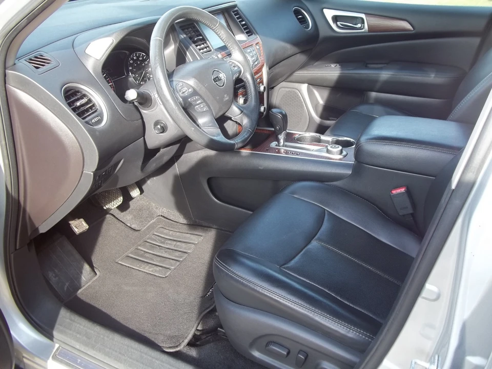 2017 Nissan Pathfinder 4th Gen - Image 17 of 21