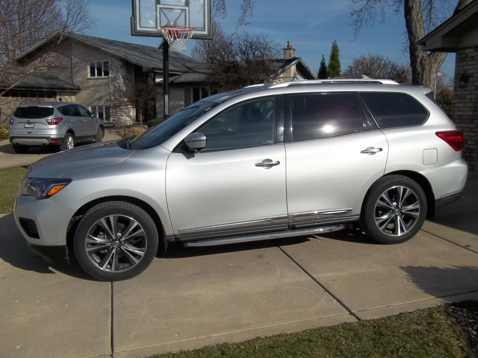 2017 Nissan Pathfinder 4th Gen - Image 4 of 21