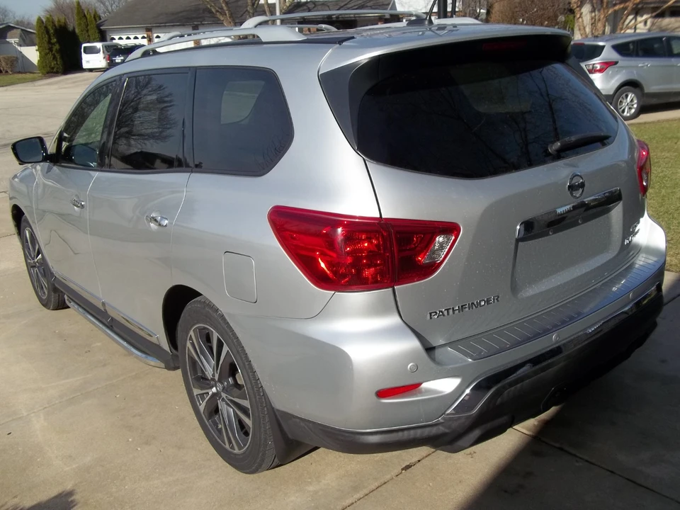 2017 Nissan Pathfinder 4th Gen - Image 5 of 21