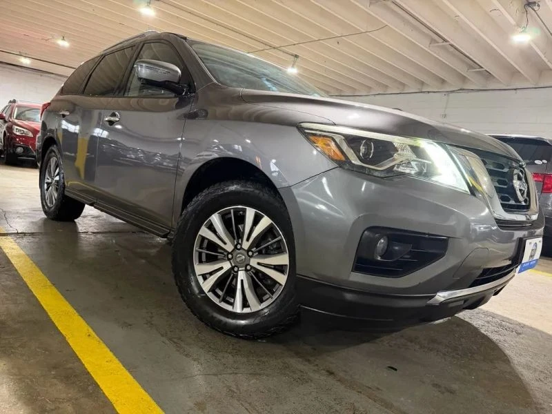 2017 Nissan Pathfinder 4th Gen - Image 5 of 12
