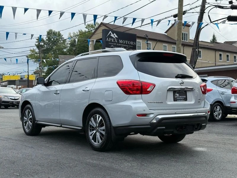 2017 Nissan Pathfinder 4th Gen - Image 5 of 12