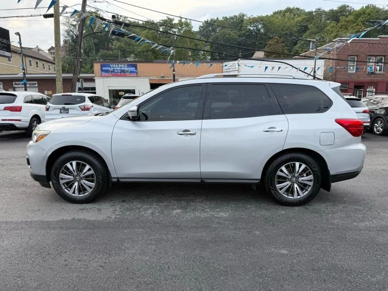 2017 Nissan Pathfinder 4th Gen - Image 4 of 12