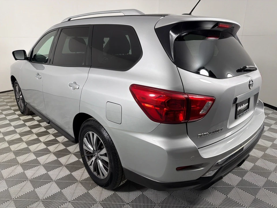 2017 Nissan Pathfinder 4th Gen - Image 7 of 12