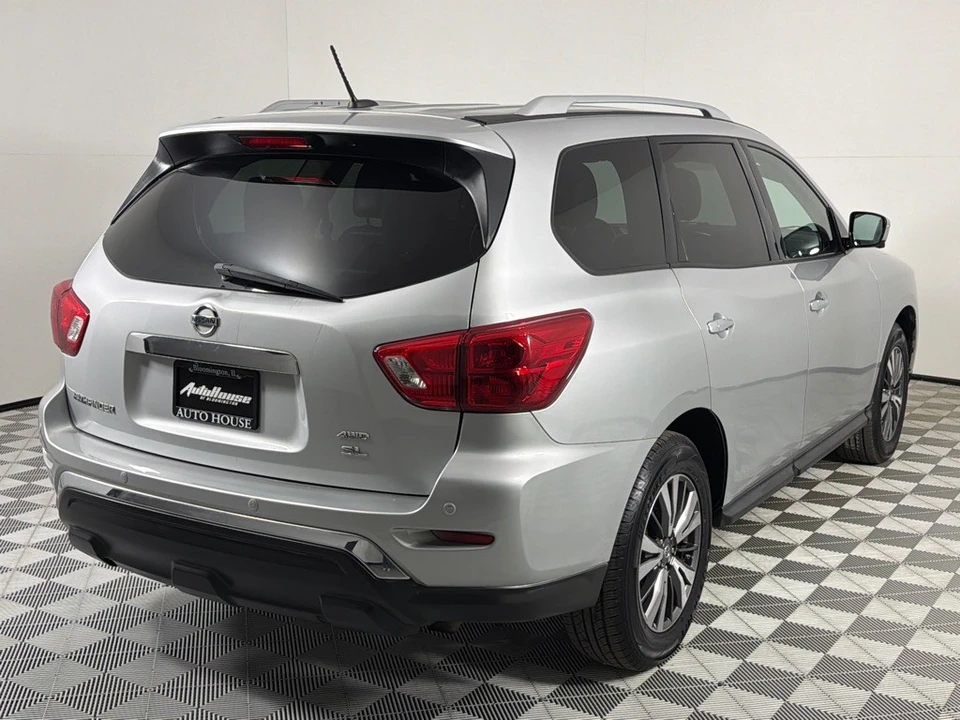 2017 Nissan Pathfinder 4th Gen - Image 4 of 12