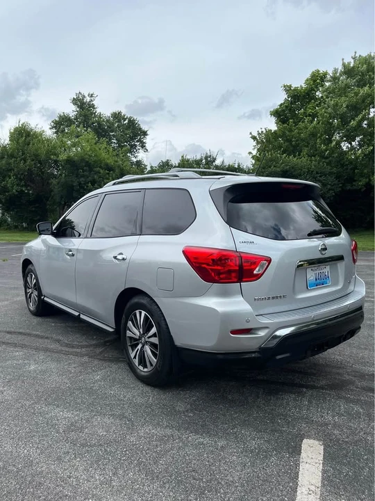 2017 Nissan Pathfinder 4th Gen - Image 4 of 20