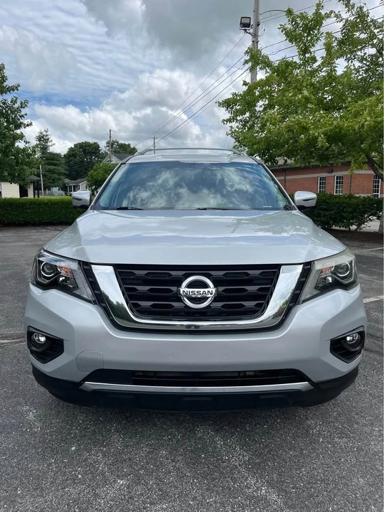 2017 Nissan Pathfinder 4th Gen - Image 2 of 20