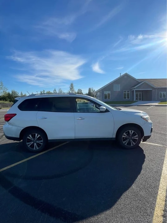 2017 Nissan Pathfinder 4th Gen - Image 3 of 10
