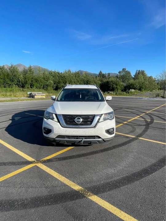 2017 Nissan Pathfinder 4th Gen - Image 2 of 10