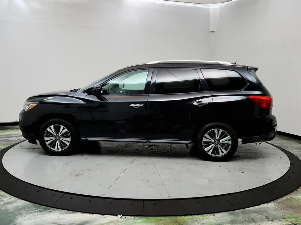 2017 Nissan Pathfinder 4th Gen - Image 8 of 12